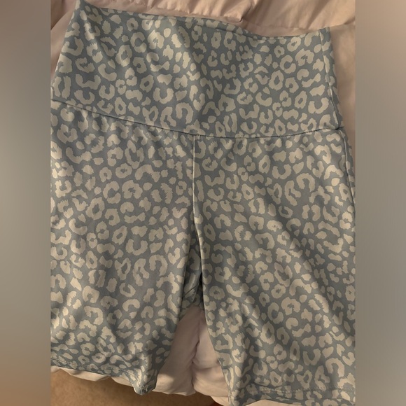 Baby blue cheetah print biker shorts - Picture 3 of 5
